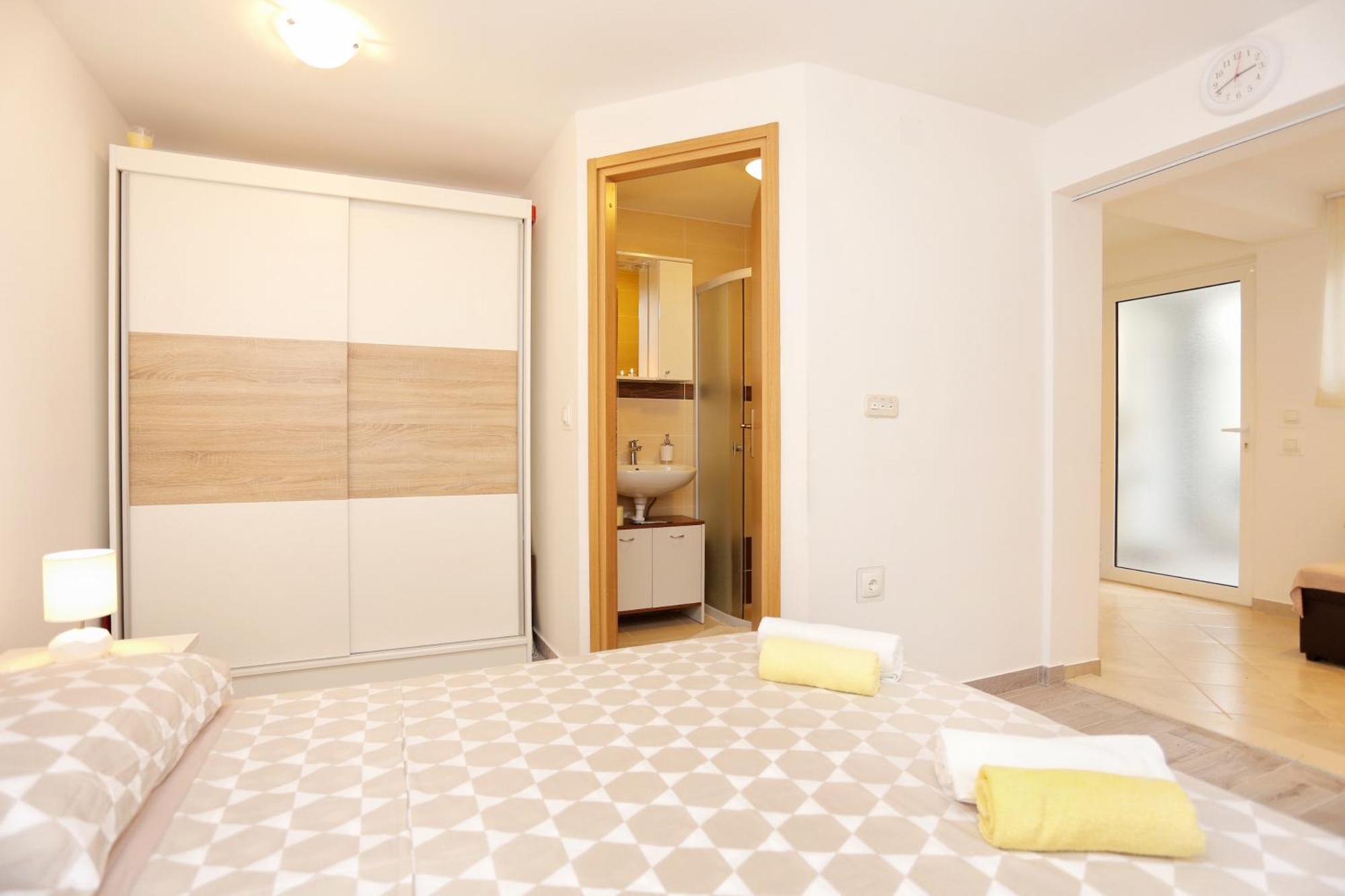 Apartments By The Sea Kastel Kambelovac, Kastela - 8679 Habitación foto